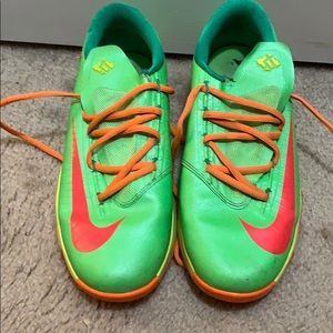 Green shimmer, orange and hot pink Kevin Durant’s